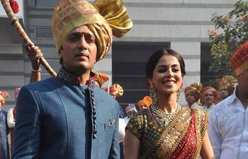 Newly wed Riteish, Genelia turn baratis